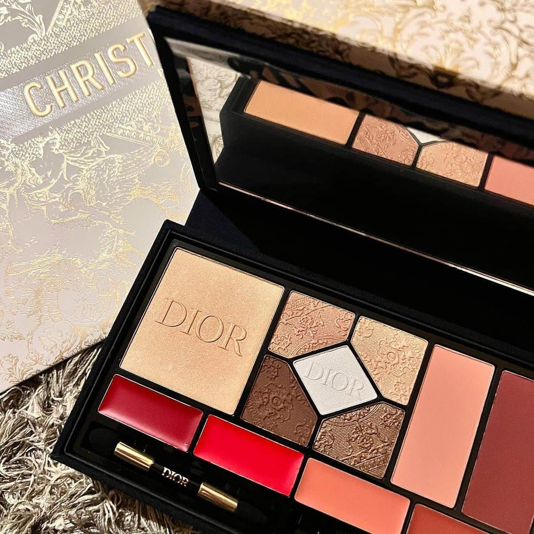 森山紗希のインスタグラム：「Christmas coffret♡ @diorbeauty」