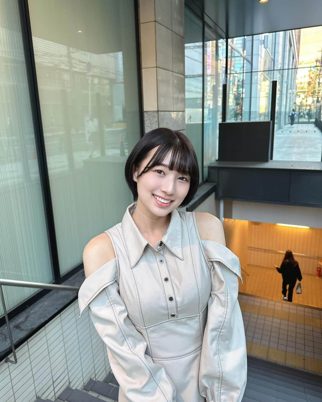 安部若菜さんのインスタグラム写真 - (安部若菜Instagram)「やっぱりワンピースがだいすき👗♡  ベルトもあるんだけど付けなくてもかわいくて 色んな着方できちゃいます☺️  #dazzlin#秋コーデ#冬コーデ#ワンピース#骨格ストレート#骨スト#ショート#ショートヘア#pr」10月25日 20時00分 - _wakapon_