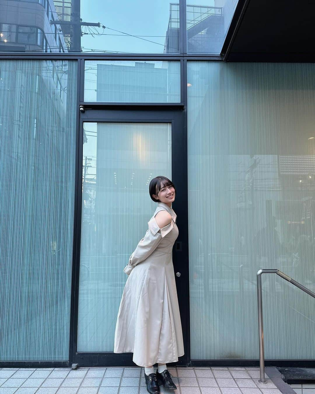 安部若菜さんのインスタグラム写真 - (安部若菜Instagram)「やっぱりワンピースがだいすき👗♡  ベルトもあるんだけど付けなくてもかわいくて 色んな着方できちゃいます☺️  #dazzlin#秋コーデ#冬コーデ#ワンピース#骨格ストレート#骨スト#ショート#ショートヘア#pr」10月25日 20時00分 - _wakapon_