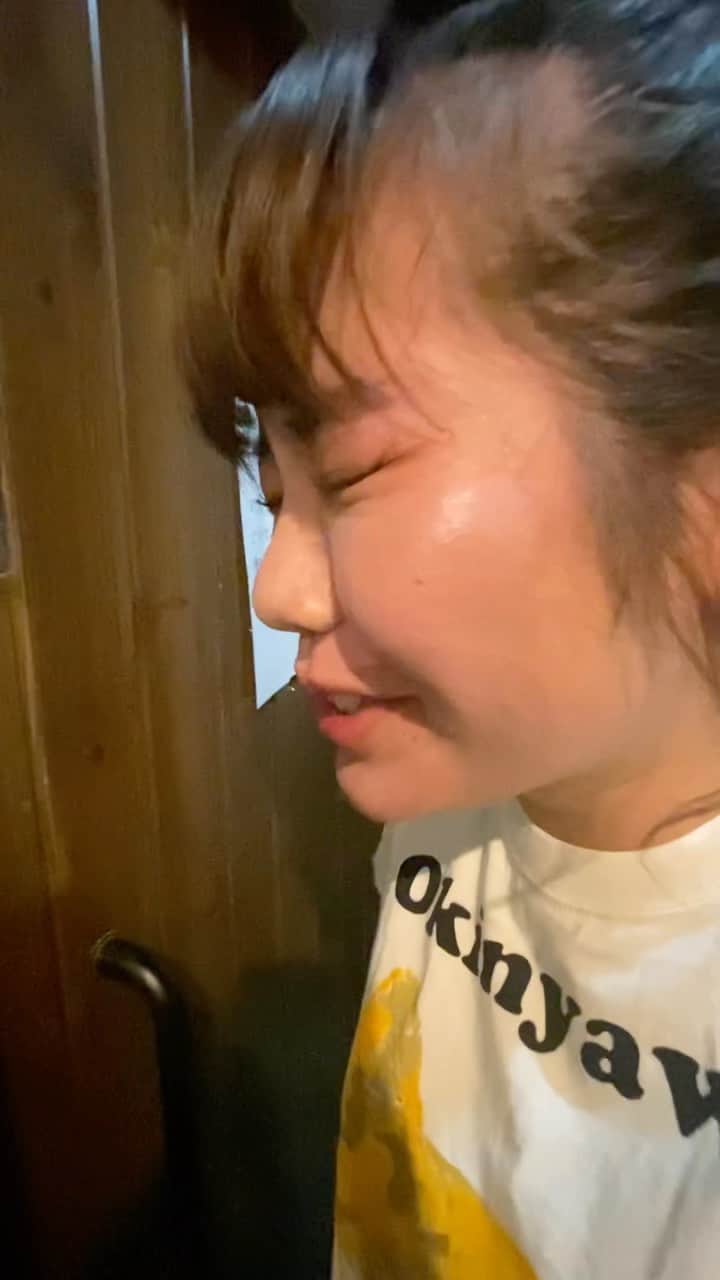 のインスタグラム：「米風亭の那覇店に行きたかったけど閉まっていて泣いちゃった犬系彼女😣と誇張した犬系彼女🥲」