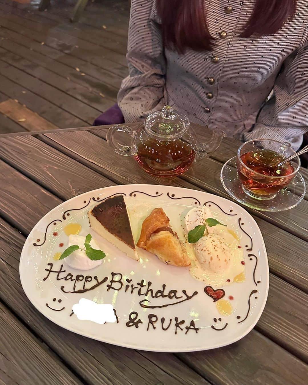 山本瑠香さんのインスタグラム写真 - (山本瑠香Instagram)「西宮の山の方にあるレストラン🍽️🍾♡  このローストビーフが 特にめっちゃおいしかった✨ あと夜景がキレイでした🌃  バースデープレートで お祝いもしてもらいました…♡ . . . #theterrace #ザテラス #西宮グルメ  #西宮ディナー #西宮カフェ #関西グルメ  #関西カフェ #兵庫グルメ #神戸グルメ」10月25日 18時46分 - ruka_1010_team8