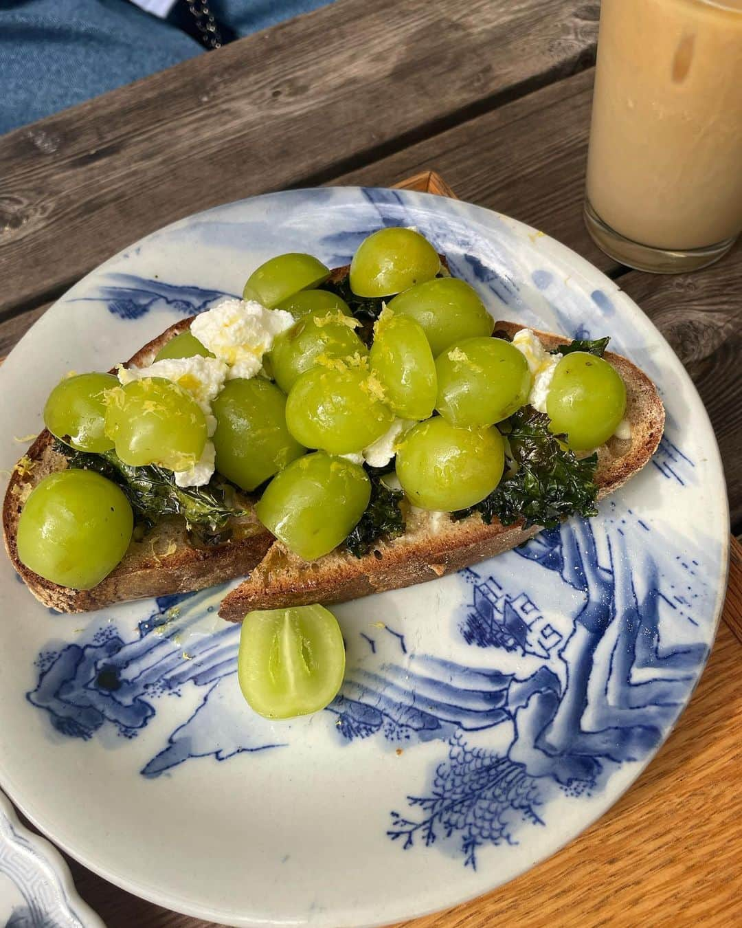 木下ココのインスタグラム：「可愛くて美味しいものは正義だ😋💕 ・ 久しぶりに映える食事をした日📷 楽しいおしゃべりの合間にお友達が可愛いLeicaのチェキを撮ってくれた。 ・ ・ ・ #lunchtime  #cafe #tokyo #ランチ #カフェ #木下ココ」