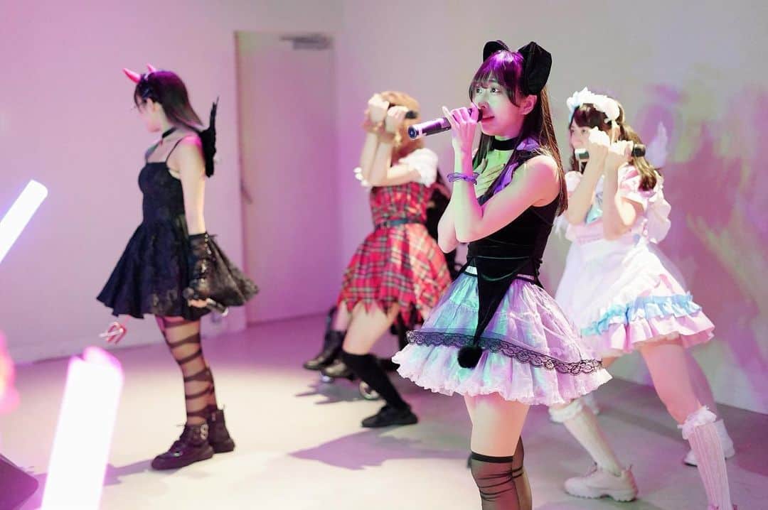のインスタグラム：「先日のファンミーティング✨ この日はメンバーそれぞれ好きなコスチュームでハロウィン🎃ならではのライブにゲーム大会など行いました✨  次回のファンミーティングは11/18(土)in 福田です✨ 皆さんの参加お待ちしております♪」