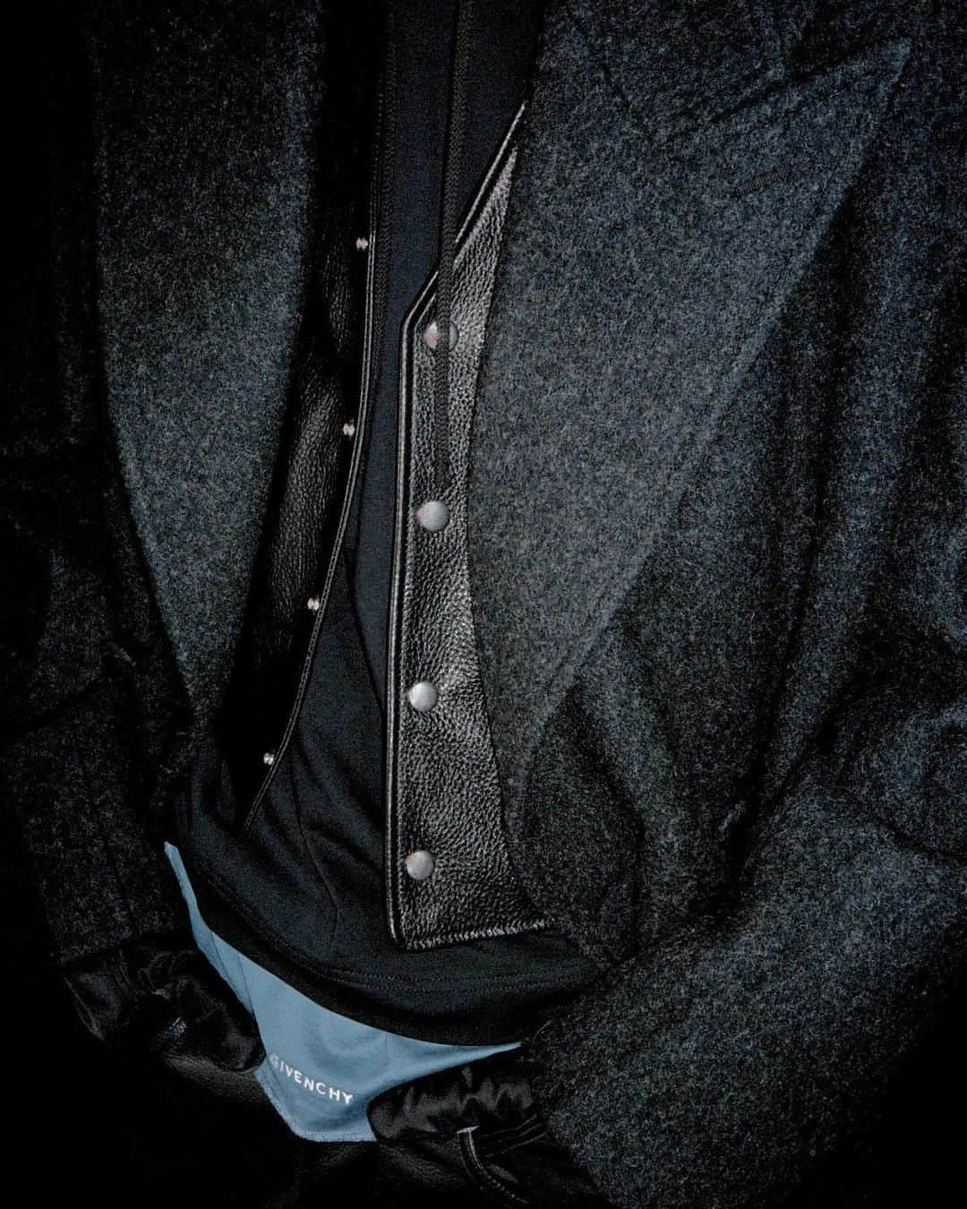 ジバンシィのインスタグラム：「details from the #givenchyfw23 menswear collection」