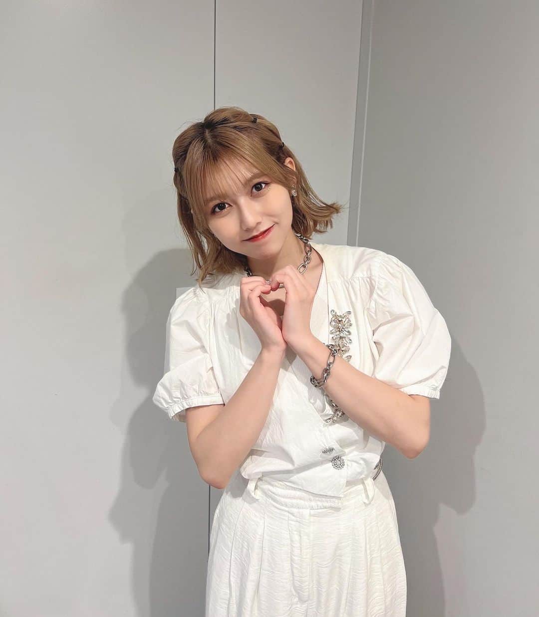 鈴木萌花のインスタグラム：「⁡ ⁡ ヘアアレンジかわいい〜⁇🤍」