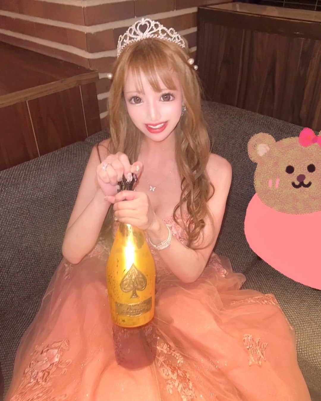 美咲ゆいさんのインスタグラム写真 - (美咲ゆいInstagram)「心華やぐシャンパン🥂アルマンド♤💓  #ゆいぴの誕生日 #将来の夢は王妃 #王族  #アルマンド  #ジェントル  #ジェントルマンズクラブ  #美咲ゆい」10月25日 18時55分 - yui.m17