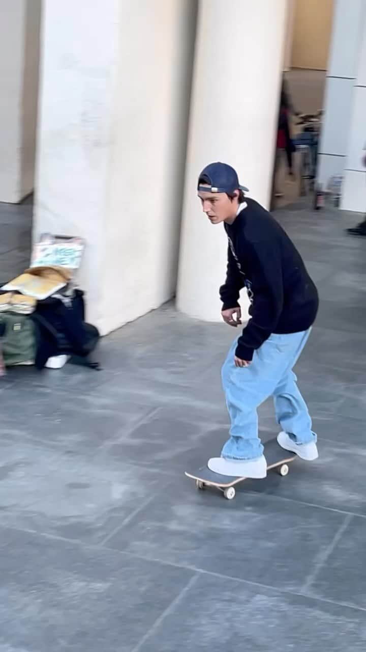MACBA LIFEのインスタグラム：「Macba Tip by @joangalceran!!! This spot can only be skated on Tuesdays, because the museum is closed. Also on Sundays and holidays from 3:00 PM.   📱 @1mariapalacio @gochiestrella  Tag us to be featured 👉🏽#macbalife 👈🏽 -———————— #RESPECTTHEPLAZA #macba #skate #skateboarding #barcelona #bcn #skatebarcelona #skatelife #barceloka #metrogrammed #skatecrunch #skategram #thankyouskateboarding #❤️skateboarders」