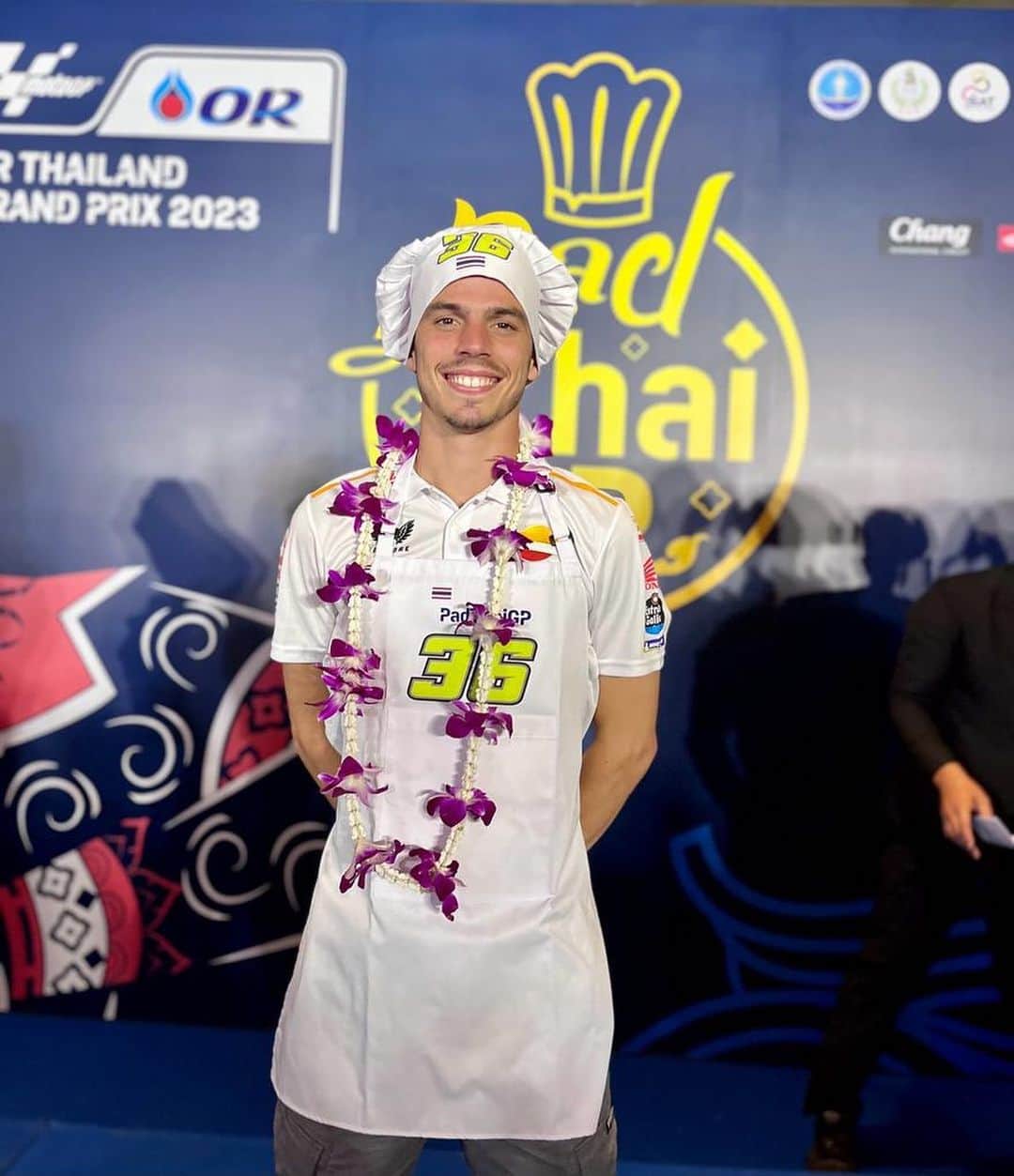 レプソル・ホンダのインスタグラム：「A cultural whirlwind as we get ready for the #ThaiGP 🇹🇭 Food, fun and friends - all in a day's work 🫶」