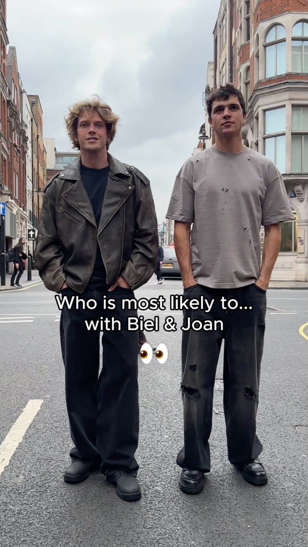 Pull&Bearのインスタグラム：「more likely to: @bieljuste & @joanmargarit version 🏙️  you’ll never guess」