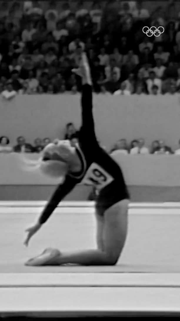 olympiadaのインスタグラム：「55 лет назад чехословацкая гимнастка Вера Чаславска заворожила публику на Играх Мехико-1968 этим выступлением ✨   На тех Играх она завоевала шесть медалей, четыре из них — золотые!  #Olympics #OTD」