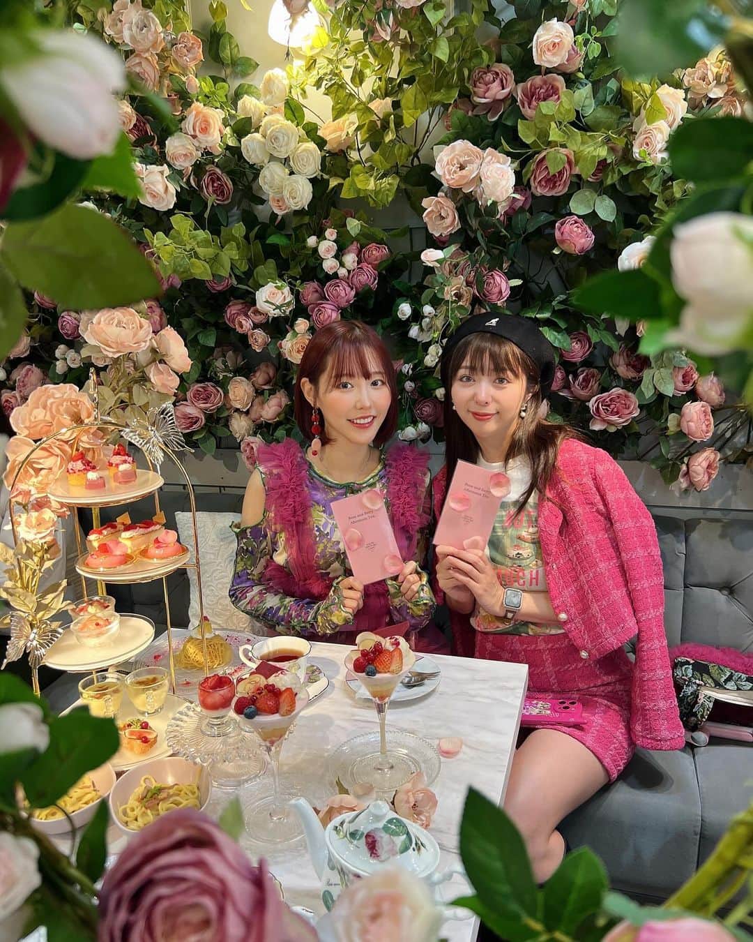 神成藍子さんのインスタグラム写真 - (神成藍子Instagram)「きゃーかわいいかわいいかわいい🩷🩷🩷 2人ともピンクコーデでリンクしてかわちい🥹🩷  #hautecouturecafe #アフヌン #アフターヌーンティー #薔薇 #ピンクコーデ #pinkcode」10月25日 19時00分 - kanna_nijimura