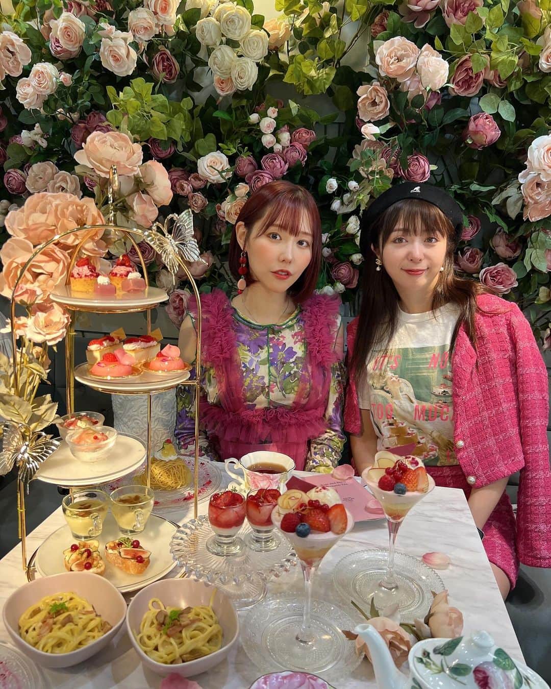 神成藍子さんのインスタグラム写真 - (神成藍子Instagram)「きゃーかわいいかわいいかわいい🩷🩷🩷 2人ともピンクコーデでリンクしてかわちい🥹🩷  #hautecouturecafe #アフヌン #アフターヌーンティー #薔薇 #ピンクコーデ #pinkcode」10月25日 19時00分 - kanna_nijimura