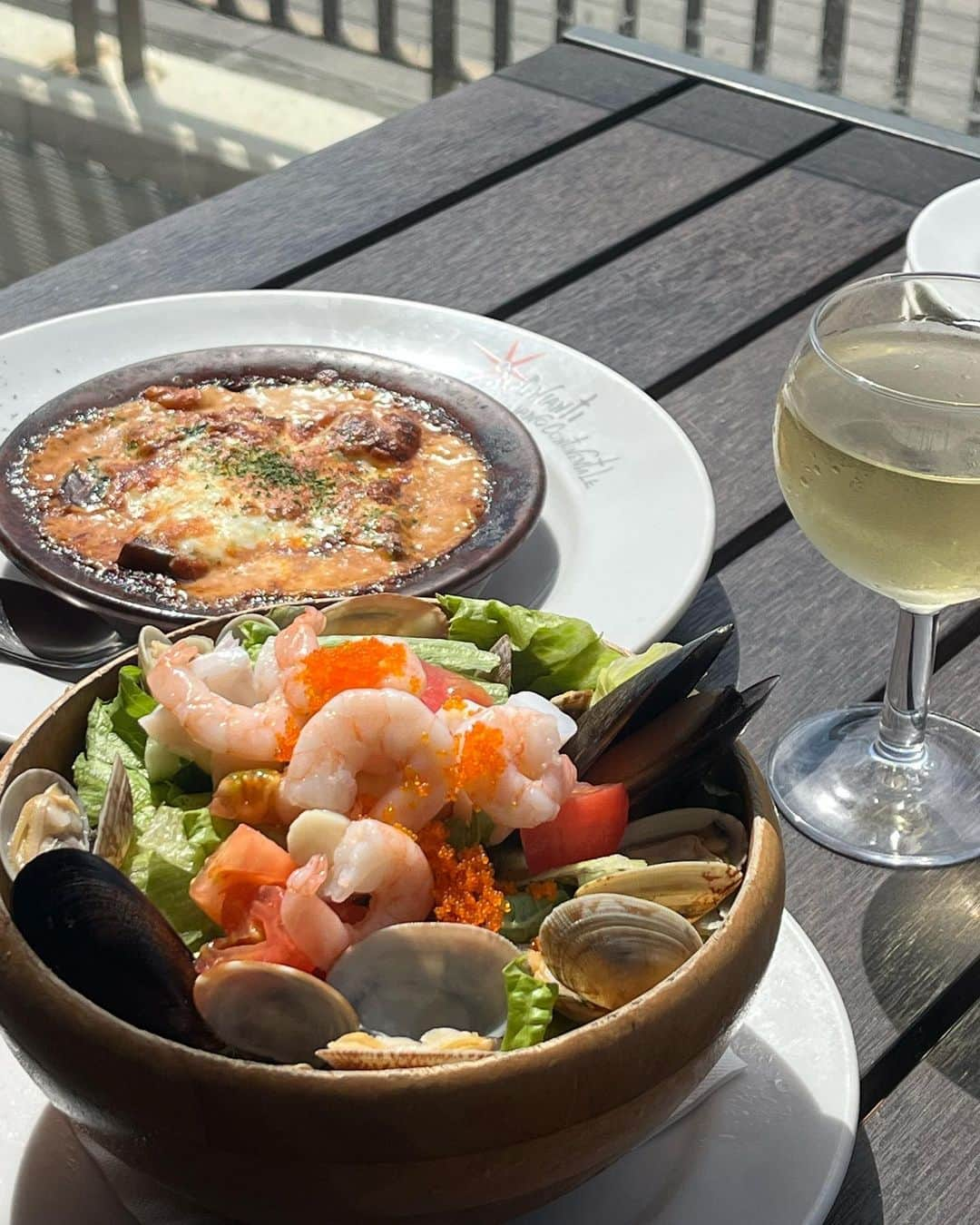 Satomi Biancaさんのインスタグラム写真 - (Satomi BiancaInstagram)「🥗🦀🍝 　 大好きなiL CHIANTI BEACHE ♥️ 　　 　　 藤沢産の食材や料理を提供する「藤沢産利用推進店」なんだよー！ 　 美味しくてロケーションも良いからデートにも良さそう🐻 　 私はカリブサラダが1番好き🦀🥗 　 　　 今 @fujisawakyun でフォトキャンペーンやってるみたいなので見てみてね👀  　　 　 #pr #藤沢市 #藤沢キュンあつめ #iLCHIANTIBEACHE #イルキャンティビーチェ #ふじさわキュンライフ2023」10月25日 19時01分 - satobyyyy