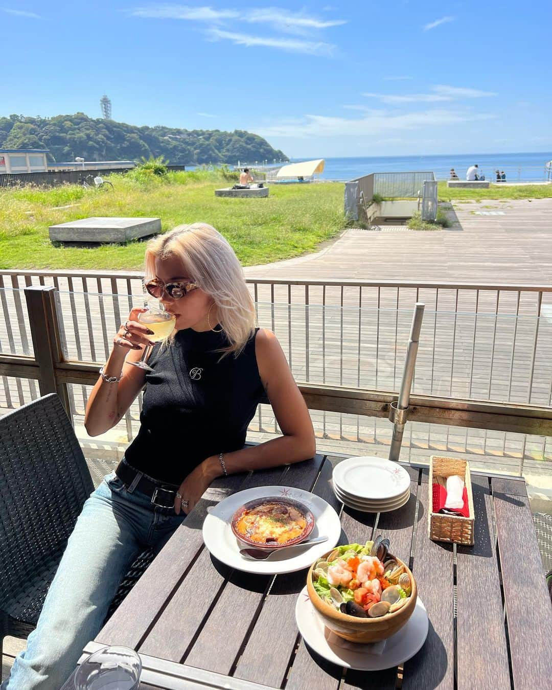 Satomi Biancaさんのインスタグラム写真 - (Satomi BiancaInstagram)「🥗🦀🍝 　 大好きなiL CHIANTI BEACHE ♥️ 　　 　　 藤沢産の食材や料理を提供する「藤沢産利用推進店」なんだよー！ 　 美味しくてロケーションも良いからデートにも良さそう🐻 　 私はカリブサラダが1番好き🦀🥗 　 　　 今 @fujisawakyun でフォトキャンペーンやってるみたいなので見てみてね👀  　　 　 #pr #藤沢市 #藤沢キュンあつめ #iLCHIANTIBEACHE #イルキャンティビーチェ #ふじさわキュンライフ2023」10月25日 19時01分 - satobyyyy