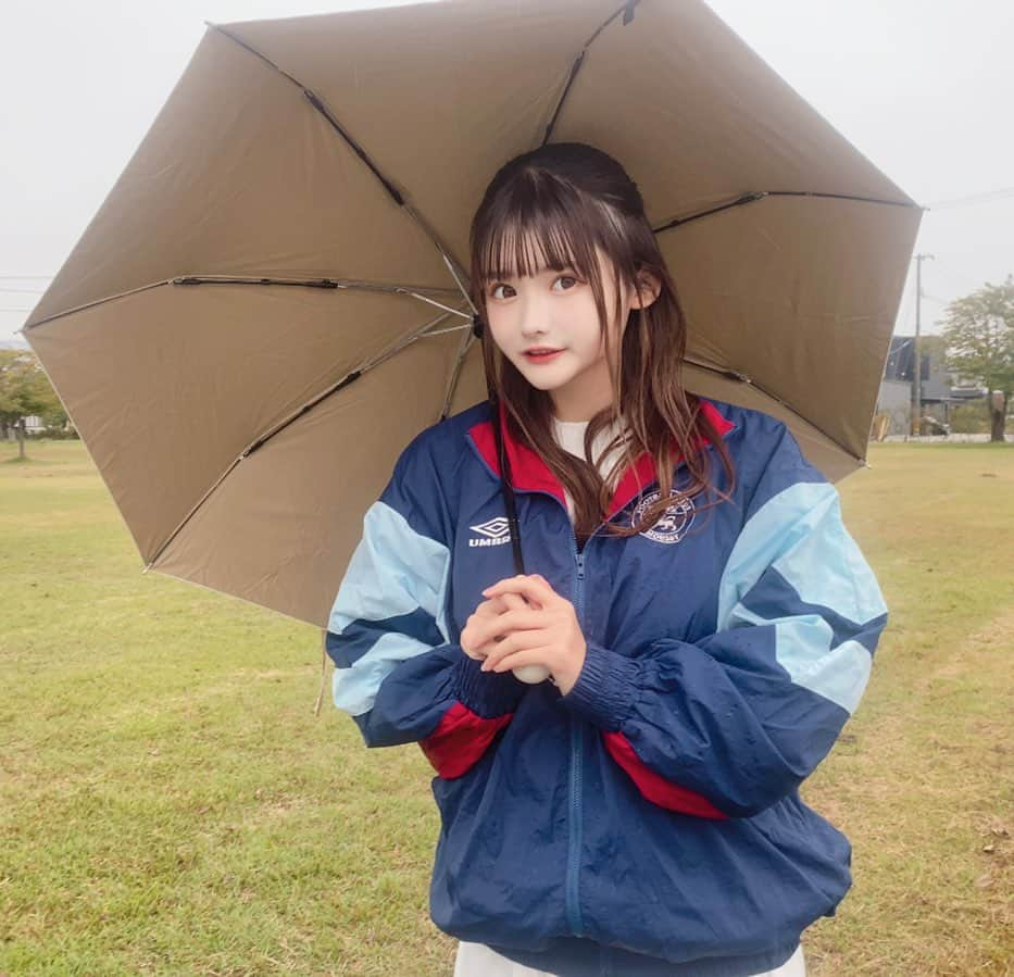 渡邉歩咲さんのインスタグラム写真 - (渡邉歩咲Instagram)「❤️💙 ・ ・ ・ #moussy #trackjacket #トラックジャケット #umbro #ゲームシャツ #アウターコーデ #moussyコーデ #古着ストリート#moussysnap #秋服コーデ#メンズライクファッション #ジャケットスタイル」10月25日 19時01分 - ayusa_watanabe