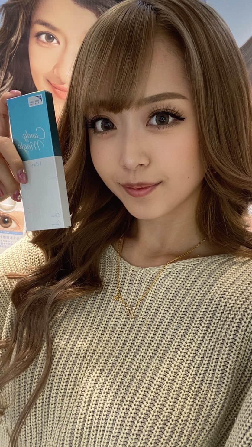 大木美里亜（みりちゃむ）のインスタグラム：「カラコンお試しできるお店みんな知ってる？👀 店舗でカラコン試着できるってめっちゃたすかるっ✨  #レンズリスト #カラコン試着 #カラコン #カラコンレビュー #キャンディーマジック」