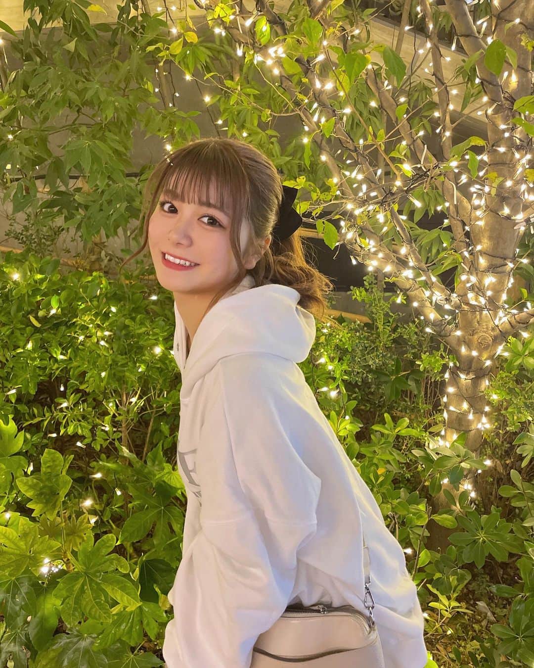 熊谷真里（まりくま）さんのインスタグラム写真 - (熊谷真里（まりくま）Instagram)「⁡ ⁡ 寒くなってきてもう気分は冬に近い(笑) 皆はクリスマスの予定もう決めた？？🙄❤️ ⁡ ⁡ ⁡ ⁡ ⁡ ⁡ ⁡ ⁡ ⁡ ⁡ ⁡ ⁡ ⁡ ⁡ いつもいいね＆コメントありがとうございます🧸🎀 ⁡ ⁡ #まりくま #pop #Popteen #イルミネーション #パーカーコーデ #パーカー女子 #スウェットコーデ #grl #amail #ミルクティーベージュ #ミルクティー #ミルクティーカラー #ハイトーン #ホワイトコーデ #instagood #instadaily #instamood」10月25日 19時02分 - maritsupe0208