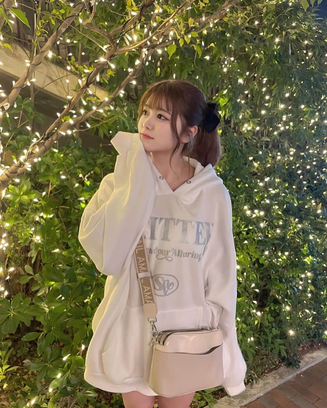 熊谷真里（まりくま）さんのインスタグラム写真 - (熊谷真里（まりくま）Instagram)「⁡ ⁡ 寒くなってきてもう気分は冬に近い(笑) 皆はクリスマスの予定もう決めた？？🙄❤️ ⁡ ⁡ ⁡ ⁡ ⁡ ⁡ ⁡ ⁡ ⁡ ⁡ ⁡ ⁡ ⁡ ⁡ いつもいいね＆コメントありがとうございます🧸🎀 ⁡ ⁡ #まりくま #pop #Popteen #イルミネーション #パーカーコーデ #パーカー女子 #スウェットコーデ #grl #amail #ミルクティーベージュ #ミルクティー #ミルクティーカラー #ハイトーン #ホワイトコーデ #instagood #instadaily #instamood」10月25日 19時02分 - maritsupe0208