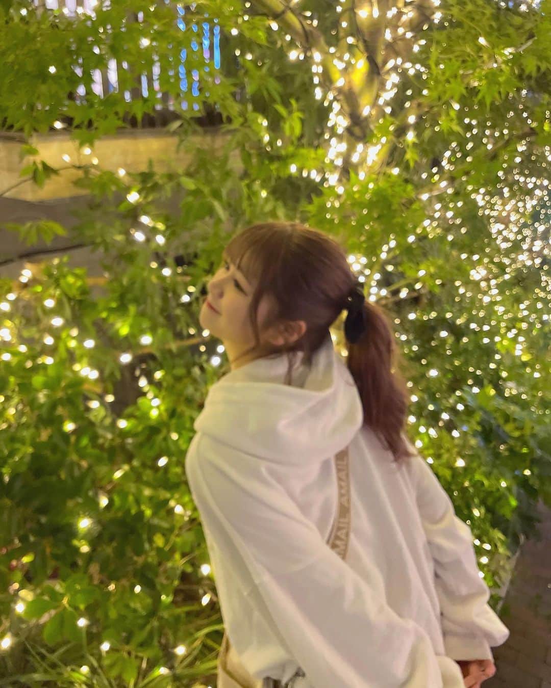 熊谷真里（まりくま）さんのインスタグラム写真 - (熊谷真里（まりくま）Instagram)「⁡ ⁡ 寒くなってきてもう気分は冬に近い(笑) 皆はクリスマスの予定もう決めた？？🙄❤️ ⁡ ⁡ ⁡ ⁡ ⁡ ⁡ ⁡ ⁡ ⁡ ⁡ ⁡ ⁡ ⁡ ⁡ いつもいいね＆コメントありがとうございます🧸🎀 ⁡ ⁡ #まりくま #pop #Popteen #イルミネーション #パーカーコーデ #パーカー女子 #スウェットコーデ #grl #amail #ミルクティーベージュ #ミルクティー #ミルクティーカラー #ハイトーン #ホワイトコーデ #instagood #instadaily #instamood」10月25日 19時02分 - maritsupe0208