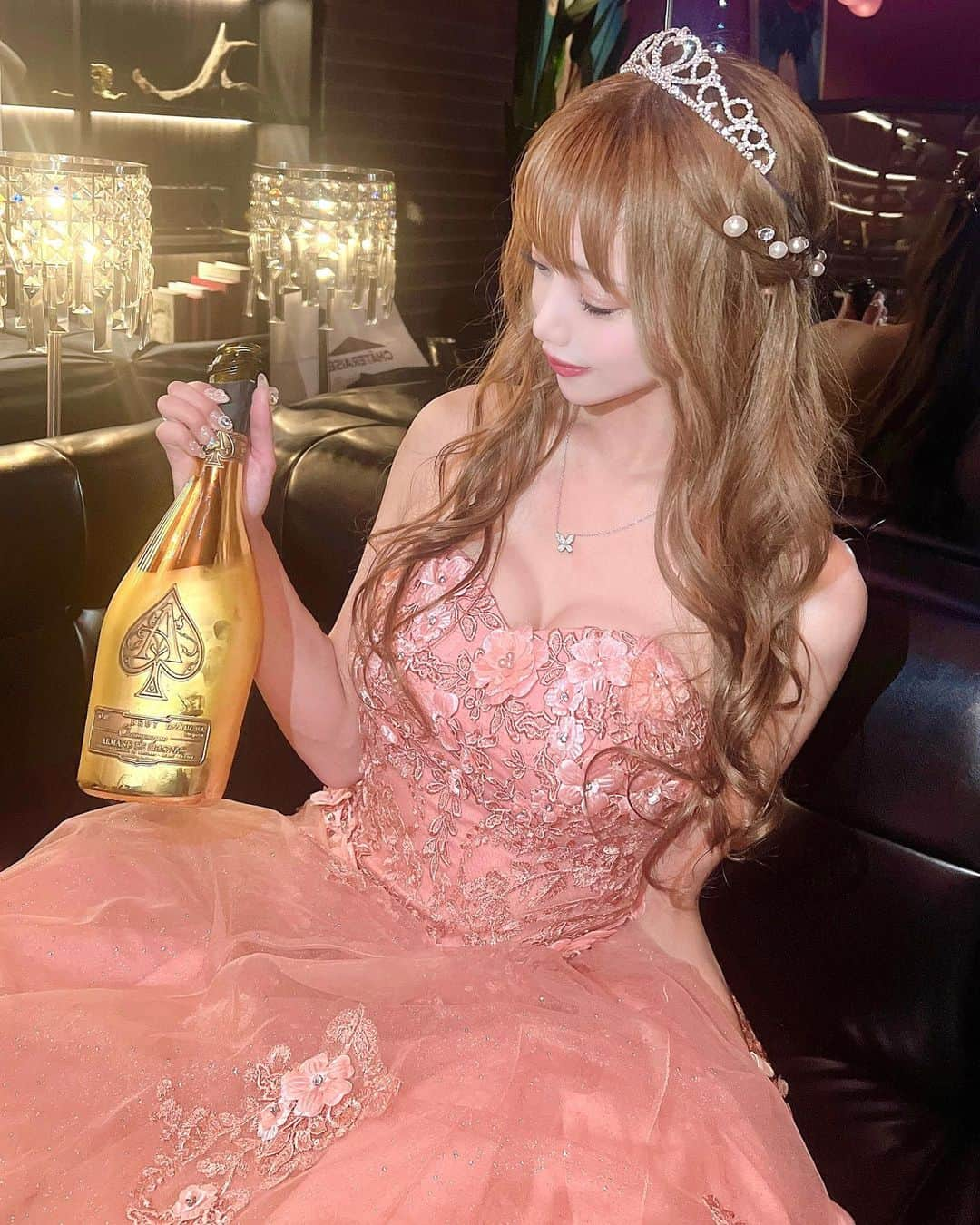 美咲ゆいさんのインスタグラム写真 - (美咲ゆいInstagram)「心華やぐシャンパン🥂アルマンド♤💓  お願いする前からみんな入れてくれてうれしかった🌟  #ゆいぴの誕生日 #将来の夢は王妃 #王族  #アルマンド  #ジェントル  #ジェントルマンズクラブ  #美咲ゆい」10月25日 19時02分 - yui.m17