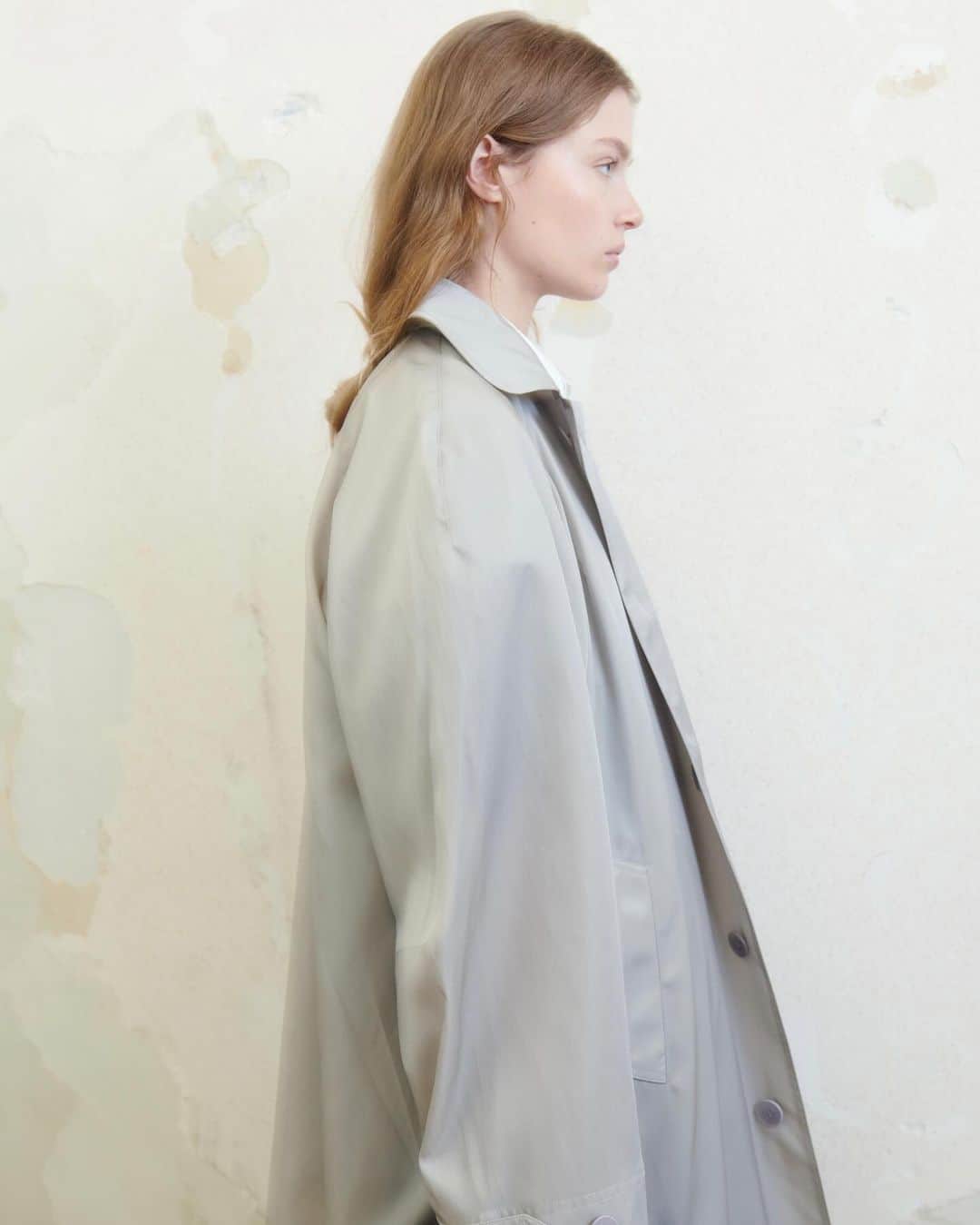 カルバンのインスタグラム：「Chapter One  Carven SS24 backstage seen by @kirabunse   #Carven」