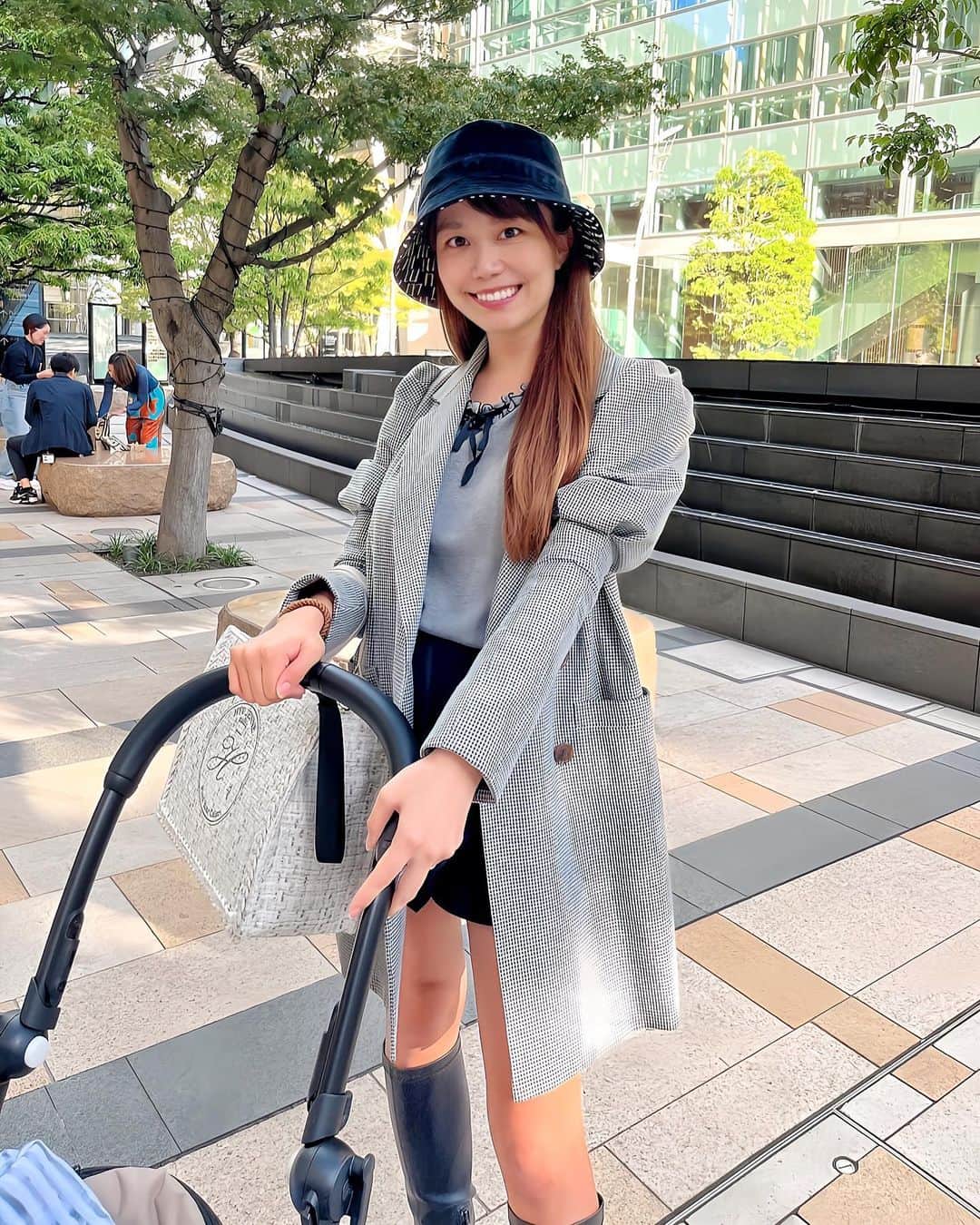 のインスタグラム：「この前のランチの日のコーデ🤍🖤 . トップス:母からもらった洋服 ボトムス: @zara コート: @royalparty_official  ブーツ: @zara  バケハ: @minuere_golf  バッグ: @hyujenne_japan  . これからの季節はファッションが楽しくなる🫶🥰 .  #ゴルフ#ゴルフ女子#golf#golfgirl#golfswing#ゴルフスイング#sports#スポーツ#スポーツ女子#골프#골프여자#尔夫球#高尔夫#ランチ#lunch#コーデ#六本木#ミッドタウン」