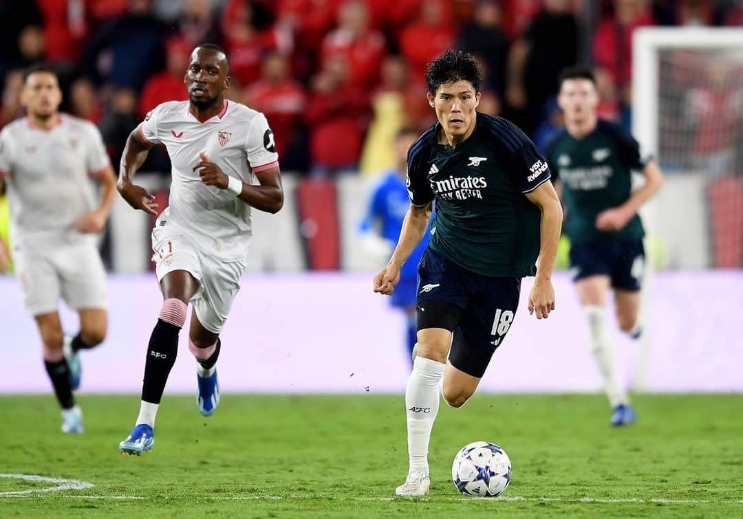冨安健洋さんのインスタグラム写真 - (冨安健洋Instagram)「3 points away from home! Thank you for your support gunners!」10月25日 19時04分 - tomiyasu.t