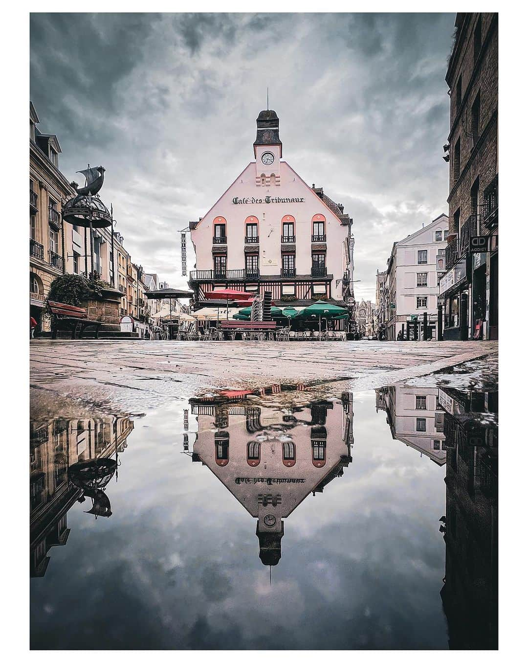 nathparisのインスタグラム：「RAINY DAY ☔️  Bonne journée 💙」