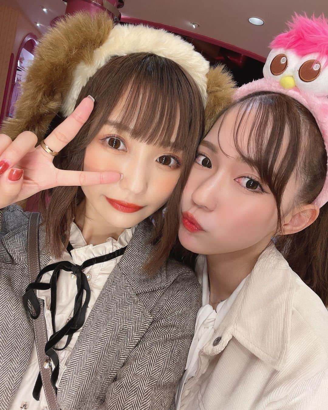 小林智絵のインスタグラム：「. . . . . . 1年前って、、、 あっという間だぁ🥹!!! . . . . . #ユニバーサルスタジオジャパン #ユニバ #ユニバコーデ #ユニバカチューシャ #ユニバーサルスタジオジャパン🌏 #大阪観光 #ボブ #ボブアレンジ #ボブヘアアレンジ #イエベ秋 #イエベ秋メイク #イエベ #イエベメイク #巻き髪 #年齢逆行アイドル」