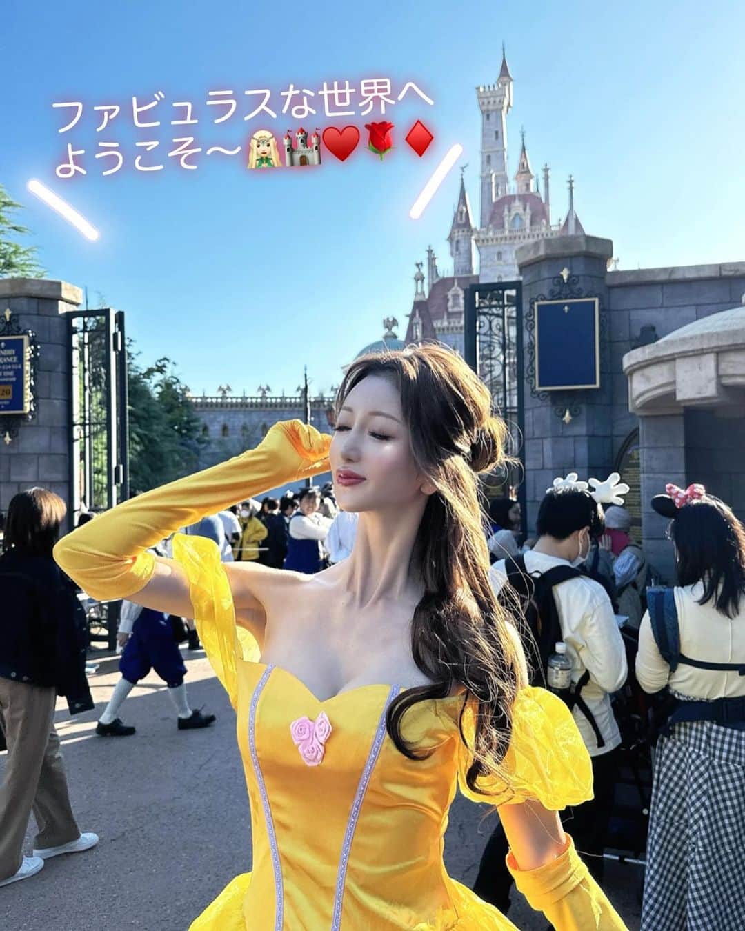 松山英礼奈さんのインスタグラム写真 - (松山英礼奈Instagram)「どうも👸🏼🔔です🌹  2〜5枚目『ご機嫌よう👋🏻』 【大衆へご挨拶】  6枚目国民を招いて『我が城へようこそ〜🏰🌈』 【ファビュラスな世界へようこそ🌹】  7枚目ビール注文して喜んでる👸🏼🍺🎶 『これが民衆の口にするものなのね🍻♡』  8枚目お友達のラプンツェル🌼🌸 『庭園をお散歩したの〜👩🏼‍❤️‍👩🏼』  リアルラプンツェルで可愛すぎた👸🏼🩷 手作りヘアなのすごい🥹👏🏻✨  爆笑しすぎて涙出たよ🤣🤣 楽しいHappy Halloweenでした🎃♥️  #disney #tokyodisneyland  #fabulous #fabulousshot  #princess  #Bell #Rapunzel #ベル #ラプンツェル #プリンセス #美女と野獣 #beautyandthebeast  #Tangled #disneyhalloween  #halloween  #コスプレ #東京ディズニーランド  #ディズニー #dハロ #夢の国」10月25日 19時15分 - hiiiiiiii0802