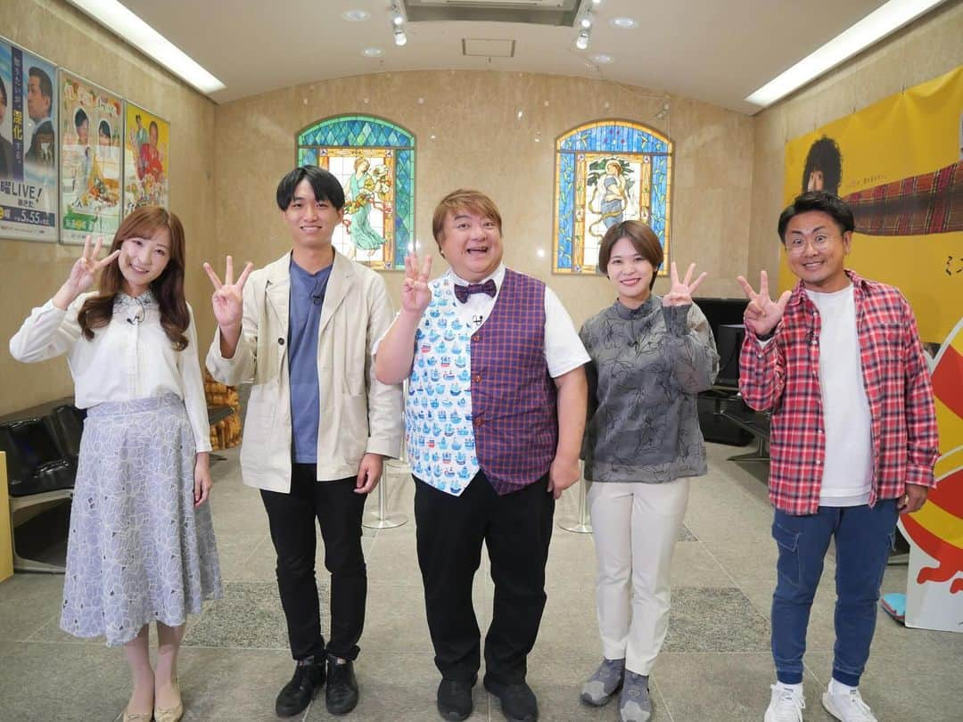 彦摩呂のインスタグラム：「お知らせします〜❗️  10/27(金)よる7時 📺彦摩呂の秋田ふるさと食堂3 \＼  秋田の知る人ぞ知る地元食堂を紹介❗ 第3⃣弾🍚 #秋田テレビ アナウンサーさん達と 私がぐるっと秋田を まわります〜  人情、味、歴史  皆さんから 愛される食堂で  感動の泣き笑い❣️  おススメの🥢食堂を紹介👇 akt.co.jp/info/furusato3  #秋田県 #秋田ふるさと食堂 #akita #食リポ #カフェ飯　#彦摩呂 #食レポ」