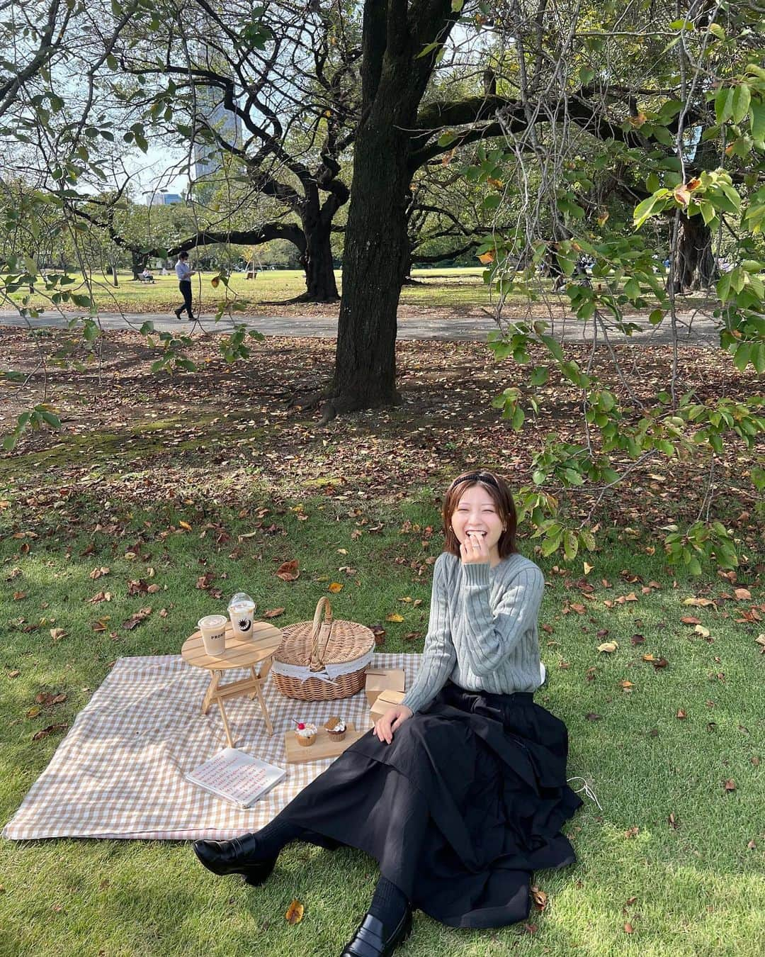 工藤美桜さんのインスタグラム写真 - (工藤美桜Instagram)「先日かなみんとピクニックしてきました🧺💙 こんなにかわいいピクニックをしたのは初めてでワクワクしました…！ふんわり、おっとりなかなみんにも癒されながら最高の休日でした♪  #辻野かなみ　ちゃん #かなみんかわいい」10月25日 19時19分 - mmio_kudo