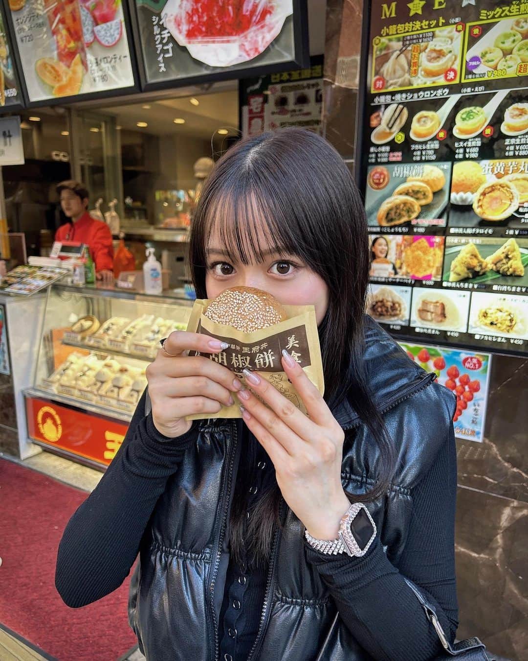 渡邉鈴音さんのインスタグラム写真 - (渡邉鈴音Instagram)「横浜観光していっぱい食べ歩きして、沢山歩いた日だったー🤤  中華街の食べ歩き定期的にいきたいな🤣笑笑  #横浜中華街 #神奈川 #元町 #中華街 #食べ歩き #胡椒餅 #😋」10月25日 19時33分 - rinne_watanabe