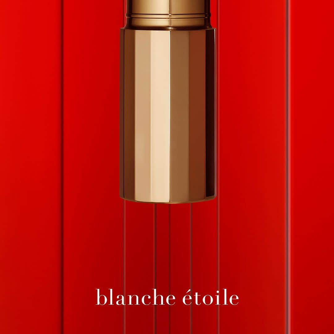 blanche étoileさんのインスタグラム写真 - (blanche étoileInstagram)「【ÉPOQUE ROUGE】 BG91 Teddy Nude/テディヌード  柔らかな色味でメイクにも抜け感をもたらすピンクベージュ。  素肌の美しさを際立たせるベージュに 優しげな血色感を与えるピンクが合わさる絶妙カラーは 大人の洗練された気品を演出します。  お仕事にもプライベートにも、 シーンを問わずそっと馴染みメイクを引き立てる 究極の大人ベージュリップ。  #ÉPOQUEROUGE #MOISTUREVELVET #BG91 #TeddyNude #テディヌード #エポックルージュ #モイスチャーヴェルヴェット #口紅 #LIPSTICK #blancheétoile #ブランエトワール」10月25日 19時33分 - blanche_etoile