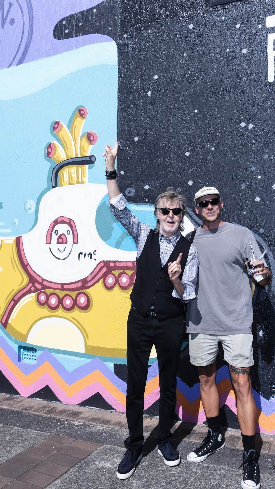 ポール・マッカートニーのインスタグラム：「Paint in the neighbourhood!🎨✍️ Paul made an unexpected stop on his #PaulMcCartneyGotBack tour yesterday in Newcastle to visit @mitchrevs’ 160sqm mural! Paul even gave his own special touch to the work 😊」