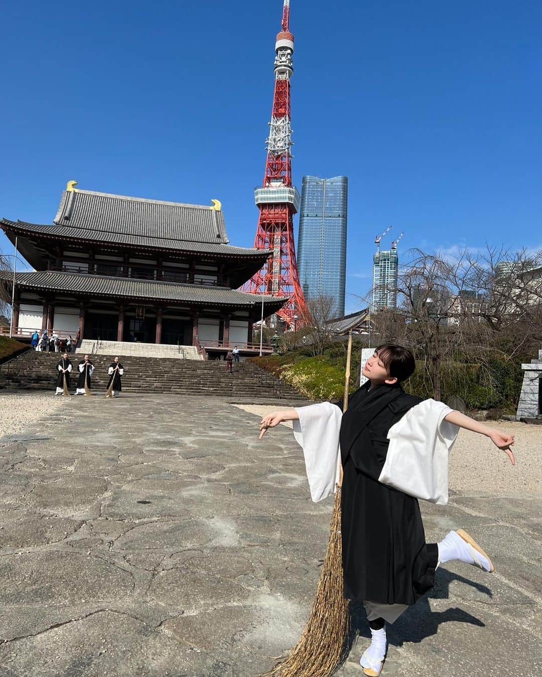 畑芽育さんのインスタグラム写真 - (畑芽育Instagram)「🔚 ㅤㅤㅤㅤㅤㅤㅤㅤㅤㅤㅤㅤㅤㅤㅤ ドラマ「女子高生、僧になる。」 最後までご覧いただきありがとうございました！  本当に常に笑いの絶えない現場で、 監督は私が芝居で何をやっても 「面白い！いいぞ！もっとやって！」と とにかく調子に乗せてくださり あんなにも自由に伸び伸びとお芝居できる 環境にいられたことにとても感謝しています。  麦ちゃんとして過ごした日々を忘れずに、 これからも尊いものを全力で推してゆくー。  キャスト、スタッフの皆様、 このドラマを観てくださった皆様に 心からの愛と感謝を🤍  #女子高生僧になる  #女子僧 @jk_souninaru_mbs」10月25日 19時34分 - mei_hata_official