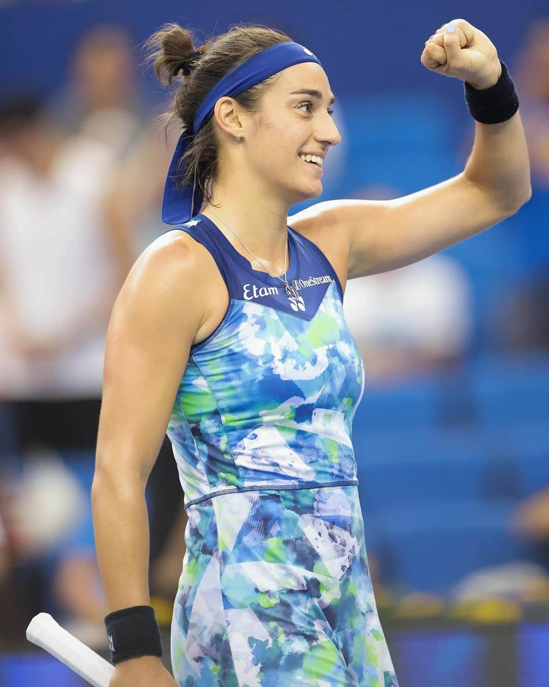 キャロライン・ガルシアのインスタグラム：「Fighting spirit 👊  @carogarcia battles past Keys 6-3, 7-6(3) and goes up 1-0 in the Camellia group!   #WTAEliteTrophy」