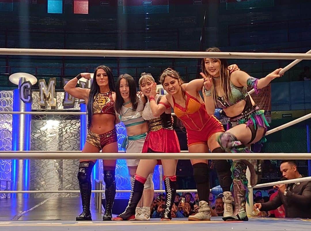 のインスタグラム：「#CMLL さん いつもお客さんぎゅーぎゅーで大歓声！！ 二度と見れないと思ってた光景をグラシアス！！🧚」