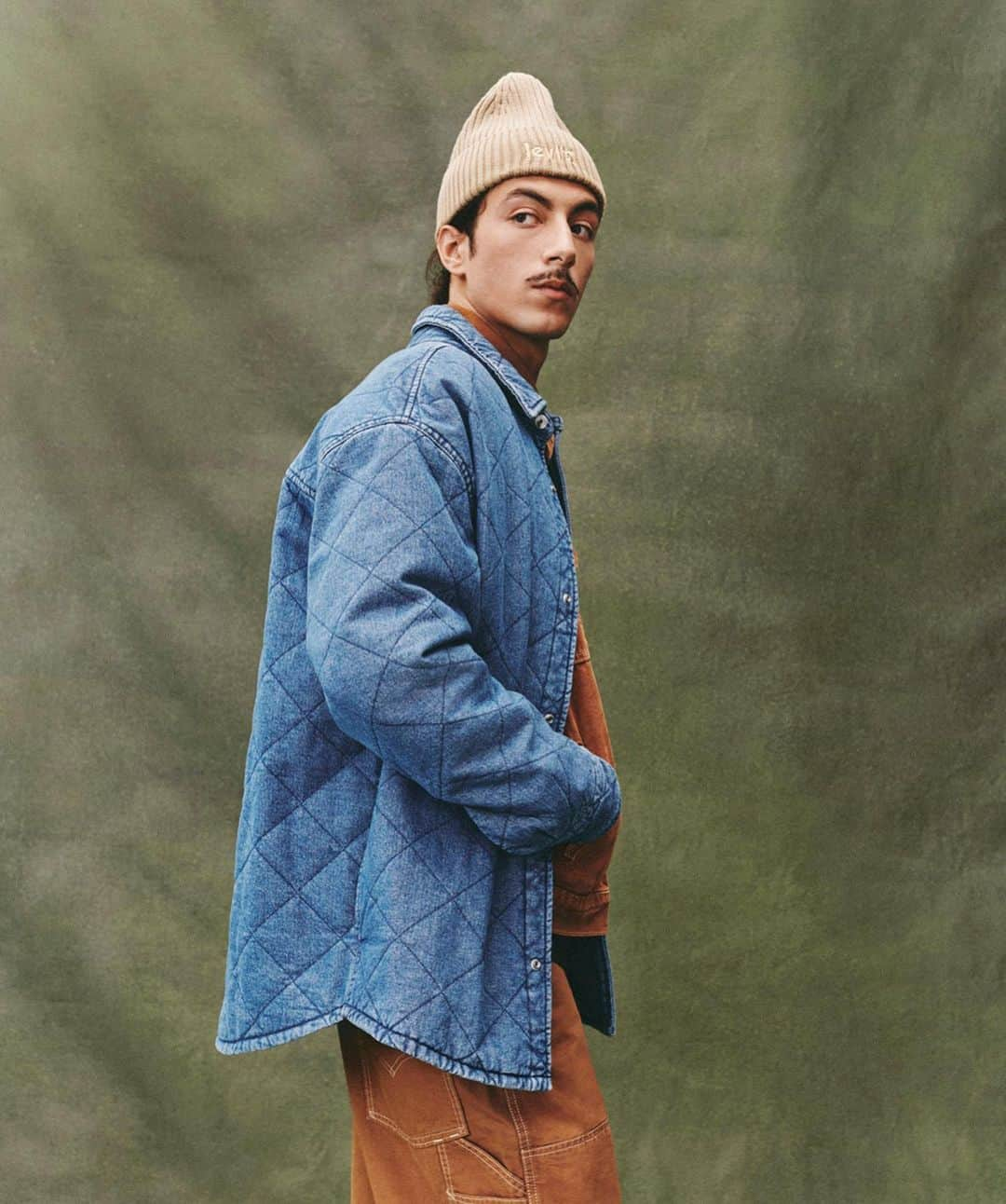 Levi's Japanさんのインスタグラム写真 - (Levi's JapanInstagram)「LEVI’S® WORKWEAR  WORKWEAR Oversized shirts ゆったりとしたキルティングカバーオールシャツ。  #Levis  #utilitypants #workwear #workwearstyle #workwearfashion #loose #リーバイス #デニム #デニムコーデ  #ルーズデニム #ワークウエア #ユーティリティ」10月25日 19時39分 - levis_japan