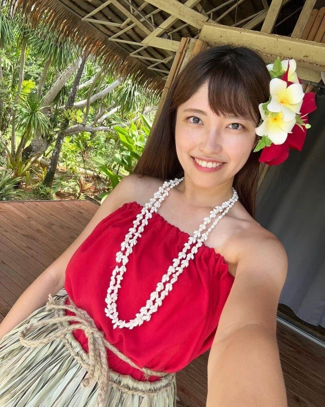 内田有香のインスタグラム：「夏の思い出🏝️☀️  先月、雨で突然仕事がお休みに！ 思い立ってグアムへ🛩️ 仙台に来る予定だった母と#親子旅行 で のんびり過ごしました。  次は計画的にいきたいです😄  #グアム #旅行 #旅の記録 #民族衣装」