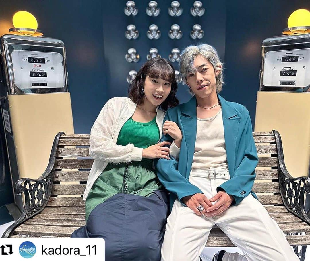 吉村界人さんのインスタグラム写真 - (吉村界人Instagram)「#Repost @kadora_11 with @use.repost ・・・ . 🪐┈┈┈┈ ┈┈**  現場オフショット ** ┈┈┈ ┈┈ ┈💫　  3話ゲストの #清水くるみ さんと #吉村界人 さん👀  令和のホストに本気で恋した未来人！ パトロール基地のベンチでのオフショットです🥰  3話をまだご覧になっていない方はTVerで💫 https://tver.jp/episodes/epafs0x9xu  #時をかけるな恋人たち #トキコイ#吉岡里帆#永山瑛太#吉村界人#清水くるみ#シソンヌじろう @kurumi_shimizu」10月26日 1時13分 - kaito_.yoshimura