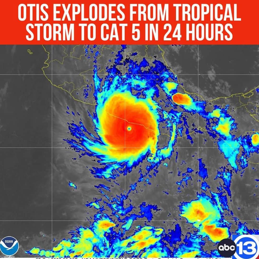 メリッサ・ジョーン・ハートのインスタグラム：「Praying for those in Mexico affected by this massive hurricane!」