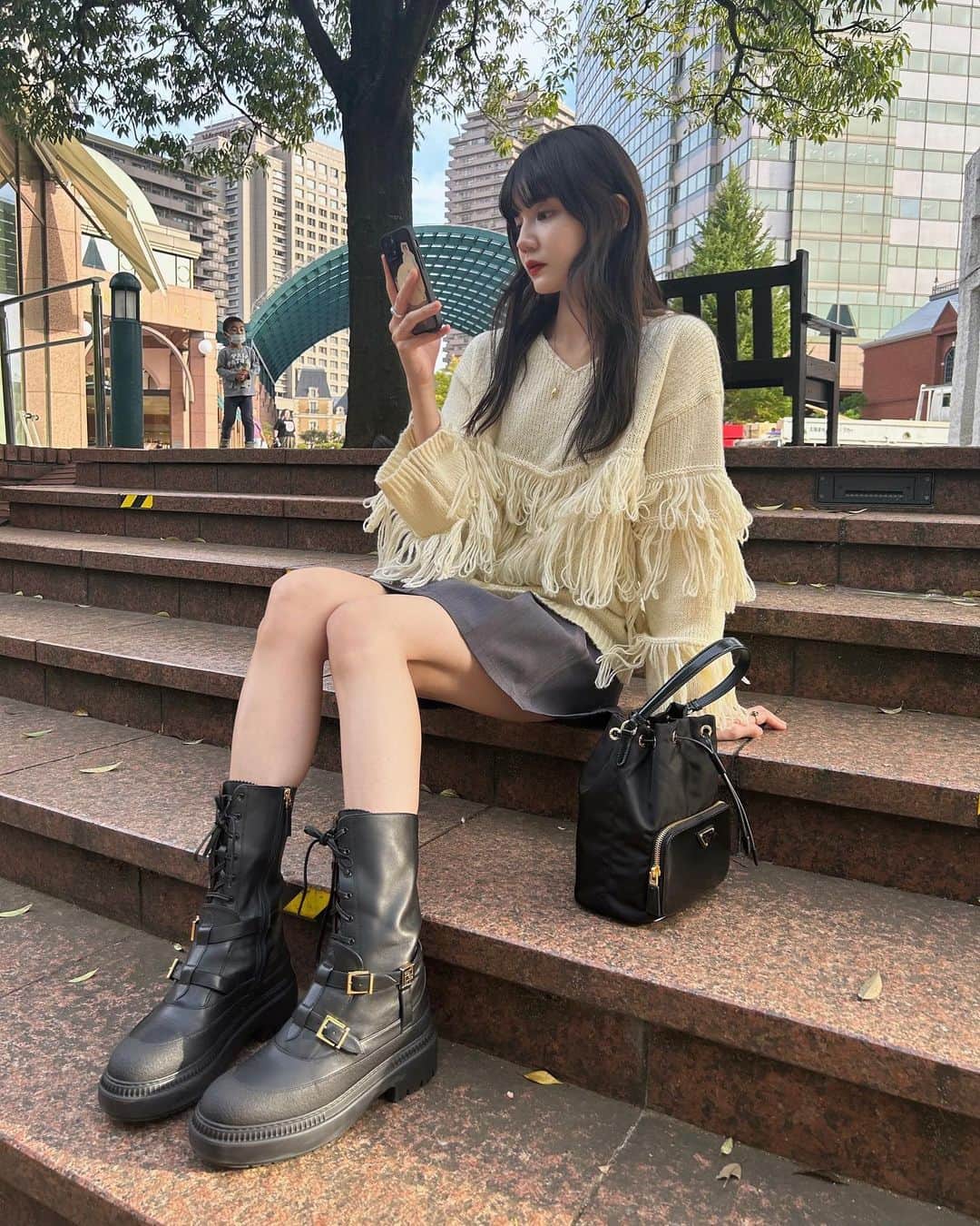 村田倫子さんのインスタグラム写真 - (村田倫子Instagram)「🍂🍂🍂  今日の服。 Knit @idem__official  skirt @idem__official  boots @fendi  ring @_.anu.official_   #idem_idea #fendishoes」10月25日 19時50分 - rinco1023