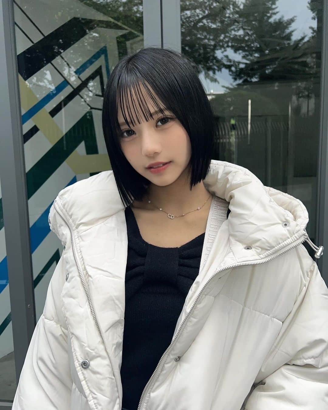 みつきなんだよねのインスタグラム：「切りっぱなし黒髪ボブにした〜🖤どう？」