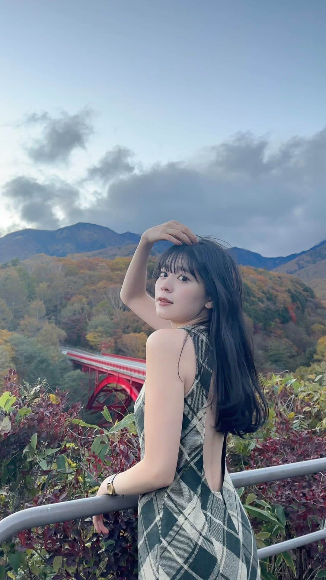 坂井仁香のインスタグラム：「涼しくなってきたねぇ  #坂井仁香#ひとちゃん #超ときめき宣伝部 ＃超とき宣 #紅葉」