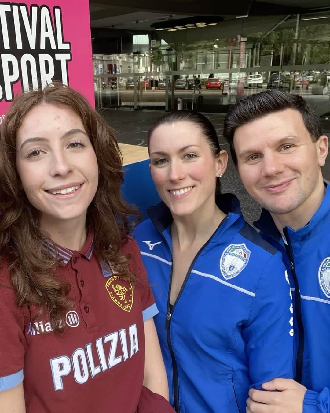 シャルレーヌ・ギニャールのインスタグラム：「Oggi è il #WorldPastaDay!  @charleneguignard, @marcofabbri1988 e @serenapergher ci hanno raccontato i loro food crime quando si parla di pasta. Aspettiamo i tuoi nei commenti!  Happy #WorldPastaDay! @charleneguignard, @marcofabbri1988 and @serenapergher told us their food crimes about pasta. We are waiting for yours in the comments!  #Olimpiadi | #Olympics | #Italy | #ItalianFood | #Pasta | #25ottobre」