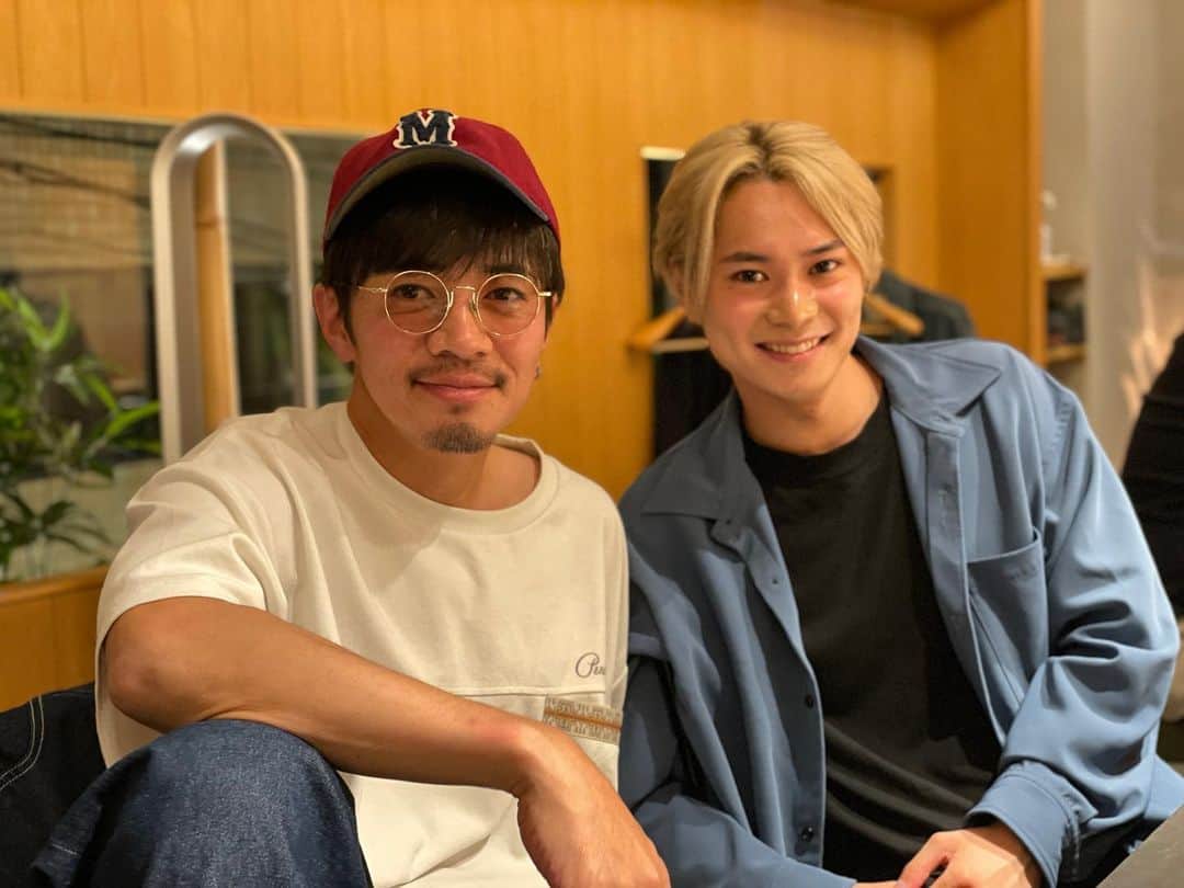和田正人のインスタグラム：「彼のデビュー前からの付き合いで、僕の弟みたいなヤツ。  数年前に、これから芸能界でがんばりますって言ってたのに、あっという間に主演舞台とかやってんの。  おじさんも追い抜かれないように必死に頑張る！！笑  #土屋直武」