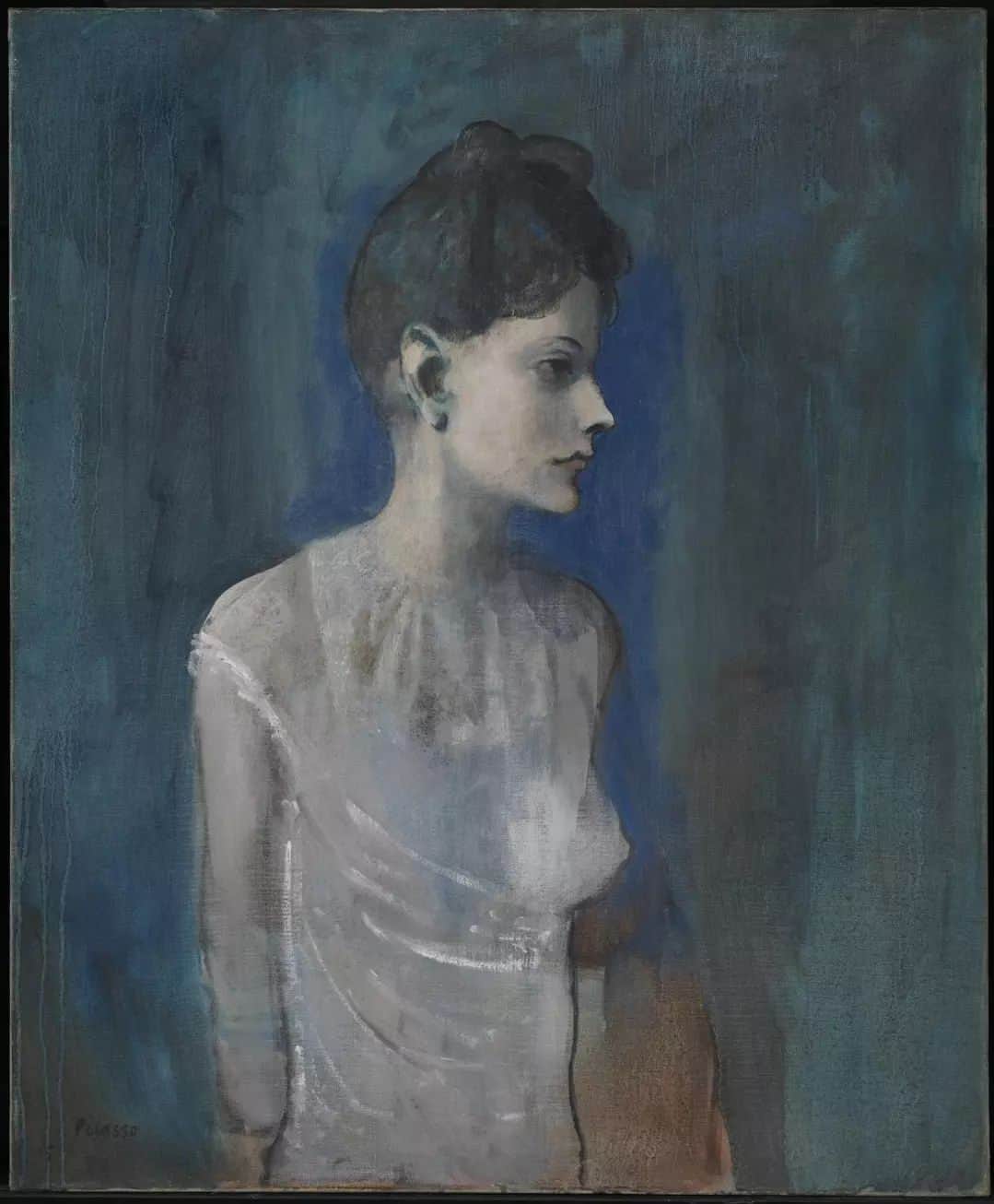 テート・ギャラリーのインスタグラム：「Happy 142nd birthday Pablo Picasso. 💙  There's more to Picasso's painting, Girl in a Chemise, than meets the eye... 👀 X-radiography reveals that beneath the female figure there is a painting of a young boy with a floppy collar. The subject matter of the 'saltimbanque' (travelling entertainer) featured heavily in Picasso’s work at this time, and it seems that the work originally showed a portrait of a boy in a costume which may be associated with that of a Pierrot figure.  Picasso does not completely obliterate the Pierrot underneath, although the natural tendency for oil-based paint to grow more transparent over time means we can assume that it wasn't always so easy to see the underlying image. The girl’s upper chest includes substantial traces of what looks like a ruff or collar, partially concealed beneath the thin layers of paint. It is not known when Picasso transformed the painting from a young boy to a young woman, but we think it may have been a very quick transformation.  Swipe to see the x-ray or click the link in our bio to explore more. 🔎  Pablo Picasso, Girl in a Chemise c.1905 © Succession Picasso/DACS 2023」