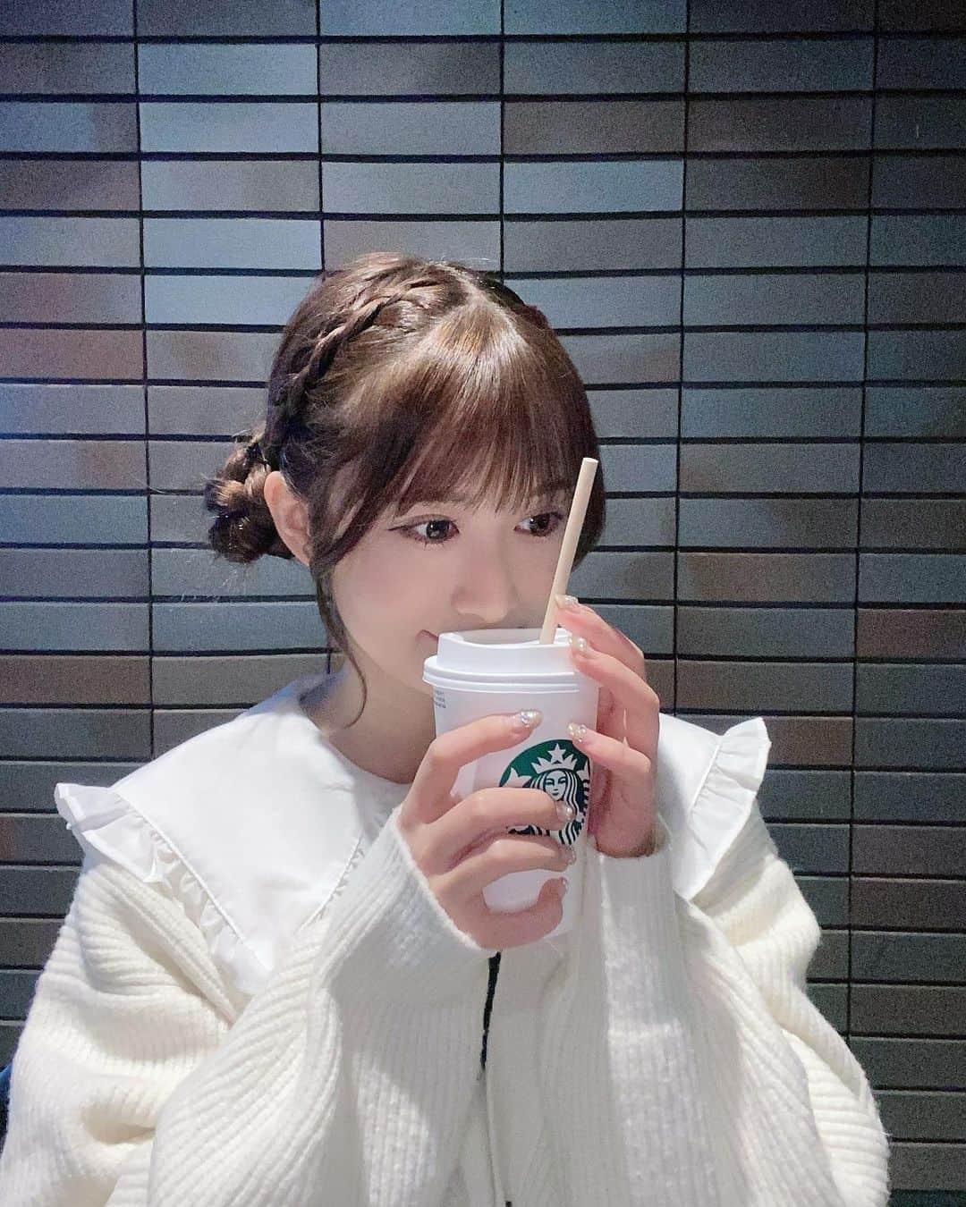 田中伊桜莉のインスタグラム：「🐮❔💭  寒いけどアイスのホワイトモカ」