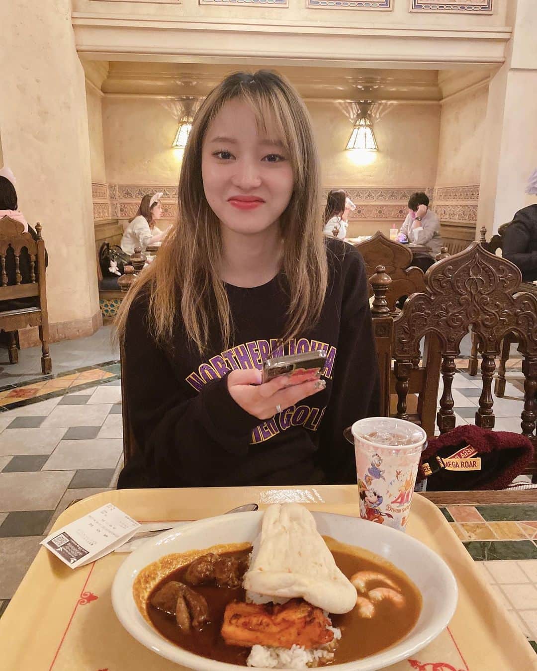 小池杏奈さんのインスタグラム写真 - (小池杏奈Instagram)「念願の3人ディズニー🫶絶叫乗れない組なのでまーったり👵 優奈ちゃんツノ生えててかわ！」10月25日 20時06分 - annas_anna
